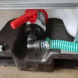 25mm slangest til 2 palletanke 3/4" gevind. Inkl. hane