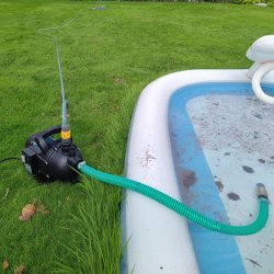 Sugeslangest 25mm x 1m. Spiral slange og plast fittings. 1"