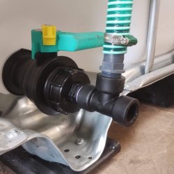 25mm slangest til 2 stablede palletanke 3/4" gevind. Uden hane