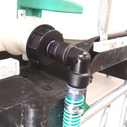 25mm slangest til 2 stablede palletanke 3/4" gevind. Uden hane